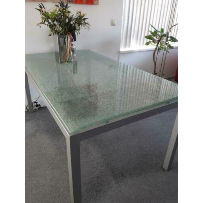 Moderne eetkamer tafel craquele glas 160 x 90