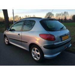 Peugeot 206 1.4 Grijs 2001. Nieuwe APK