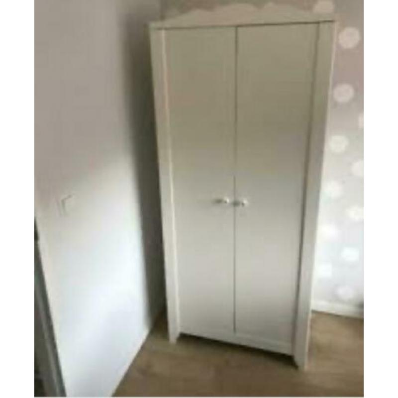 Ikea Kinder kast met bijbehorende commode