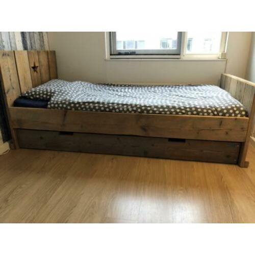 Steigerhouten bed met lade van Jorg