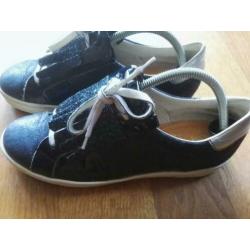 Mooi leren blauwe aparte sneaker mt 41