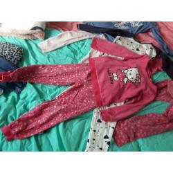 Groot pakket meisjes legging pyjama en hemdjes 116 122 128