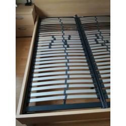 2 persoons bed 160x200 incl nachtkastjes en lattenbodems