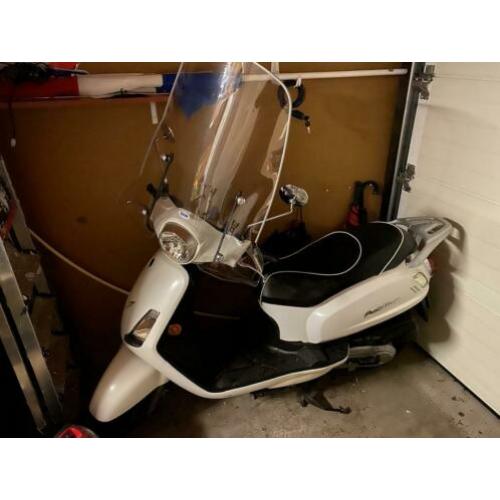 Sym fiddle 2 witte snorscooter