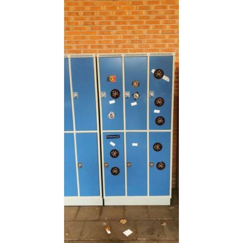 lockers met hang gedeelte