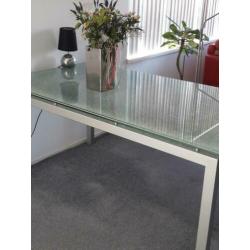 Moderne eetkamer tafel craquele glas 160 x 90