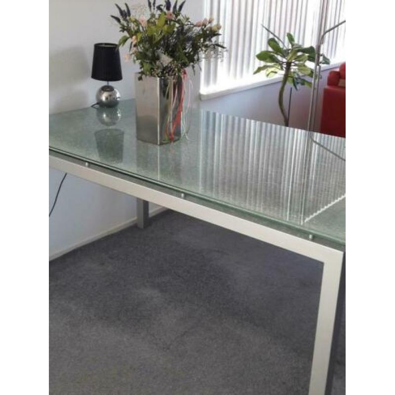 Moderne eetkamer tafel craquele glas 160 x 90