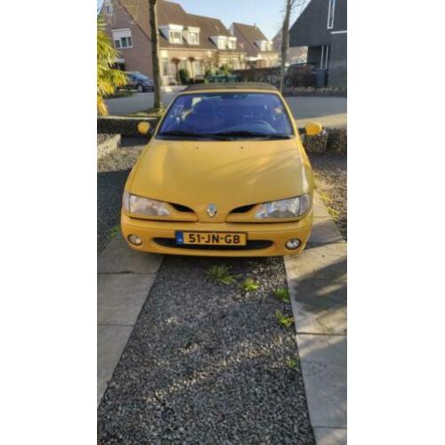 Renault Megane 1.6 E Cabriolet 1997 Geel