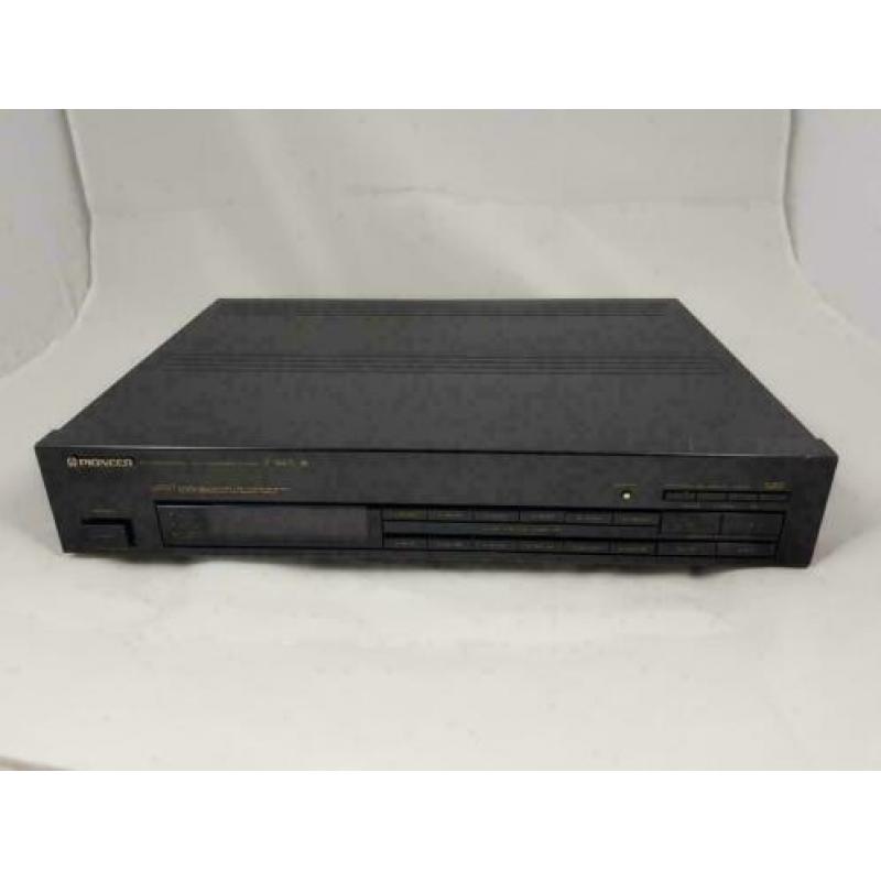 Pioneer F-447L fm/am digital synthesizer tuner