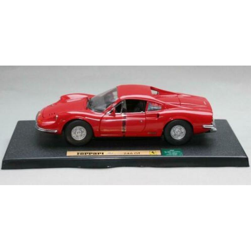 Ferrari nog 4 stuks 1:18
