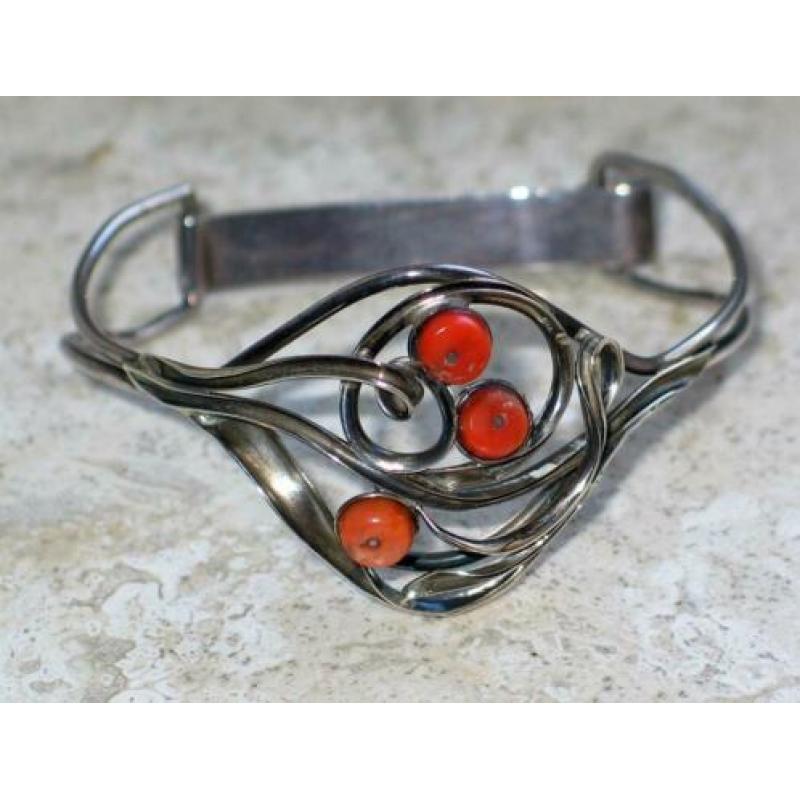 Art Nouveau zilveren armband met bloedkoraal gekeurd