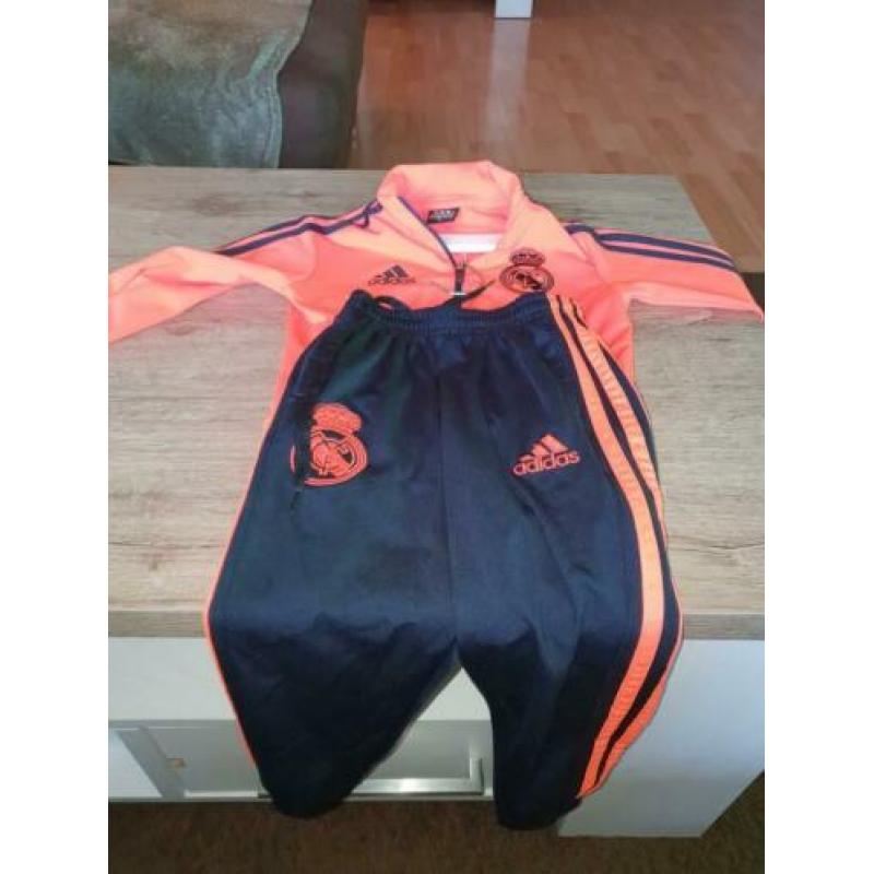 Real Madrid trainingspak maat 102