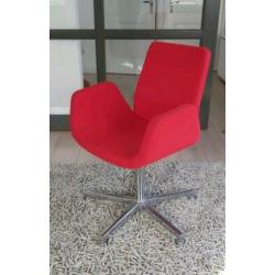 Fraaie design fauteuil van deberenn, model Nero, gestoffeerd