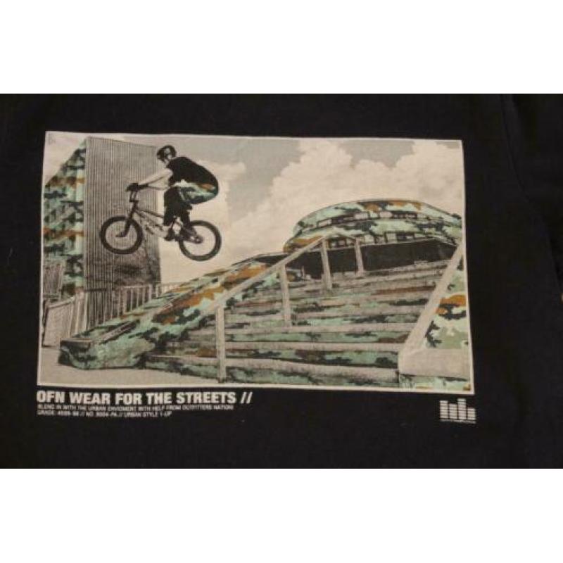 Leuk stoer zwart shirt van Outfitters Nation. Maat 146 xs