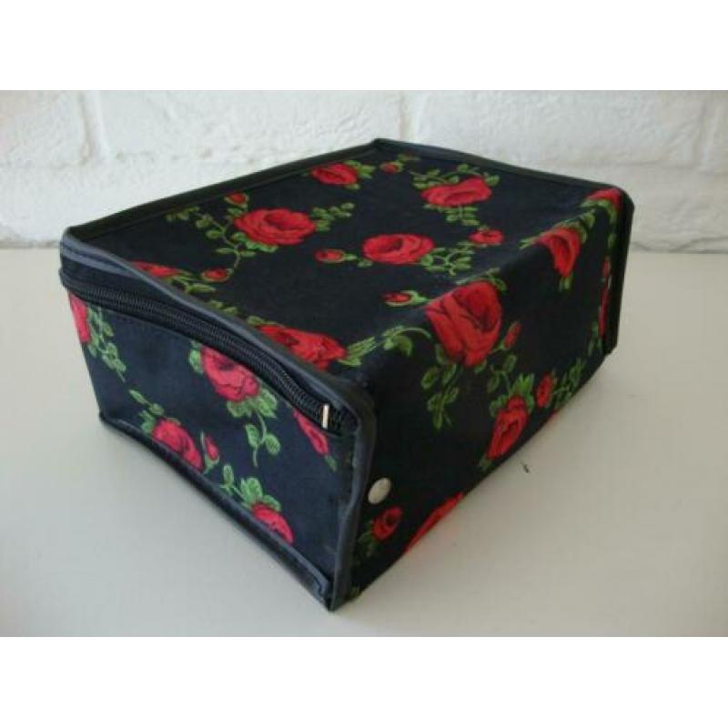 vintage koffertje zwart met rode rozen