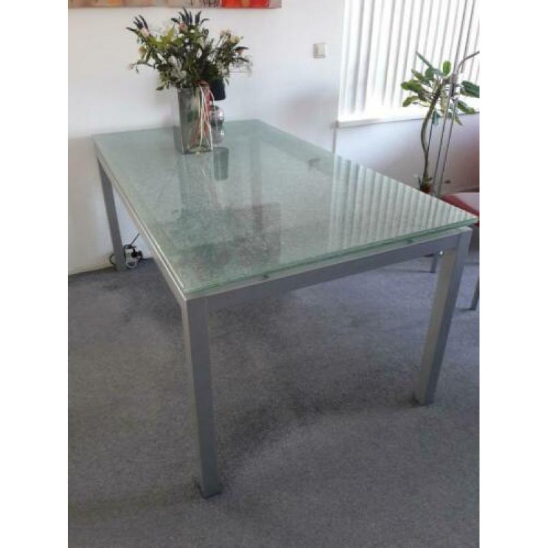 Moderne eetkamer tafel craquele glas 160 x 90