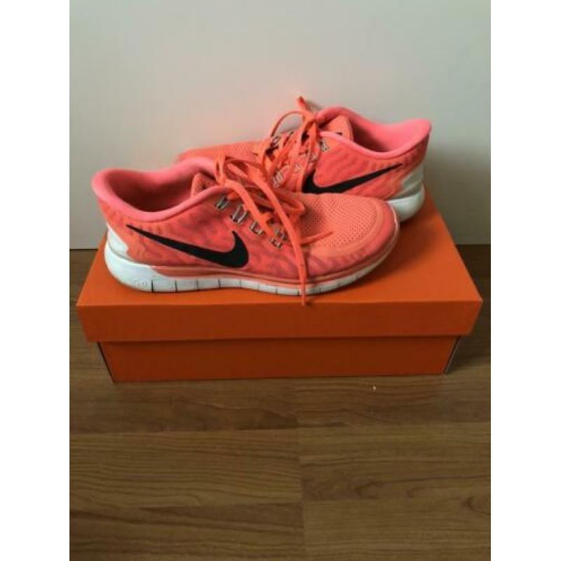 2 x Sportschoenen, in goede staat