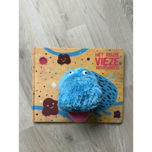 Het reuze vieze scheten boek