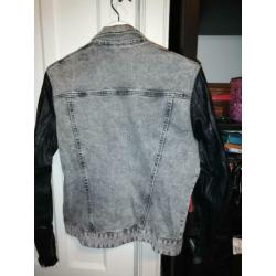 Denim jack grijs (maat S) met leer look mouwen