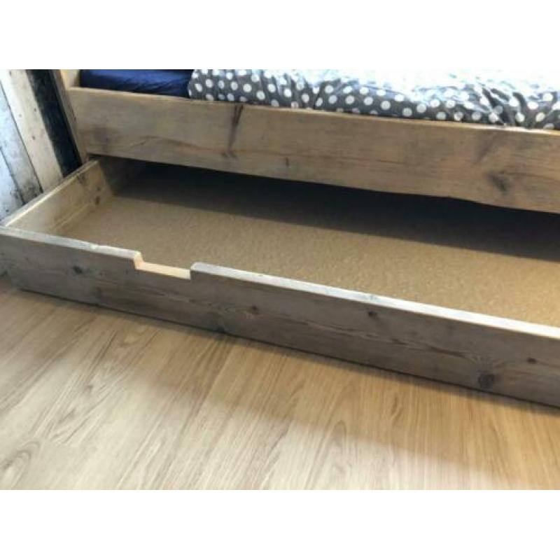 Steigerhouten bed met lade van Jorg