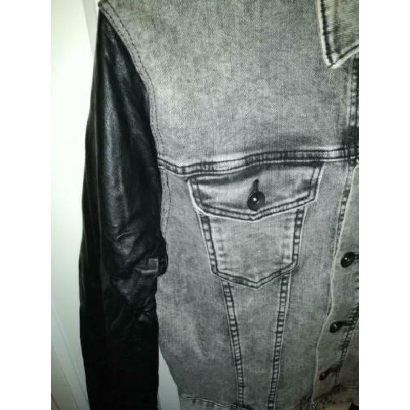 Denim jack grijs (maat S) met leer look mouwen