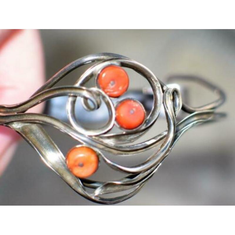Art Nouveau zilveren armband met bloedkoraal gekeurd