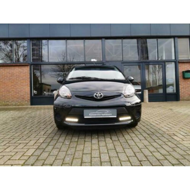 Toyota Aygo 1.0 VVT-i Now Navi, Airco, Dagrijverlichting, El