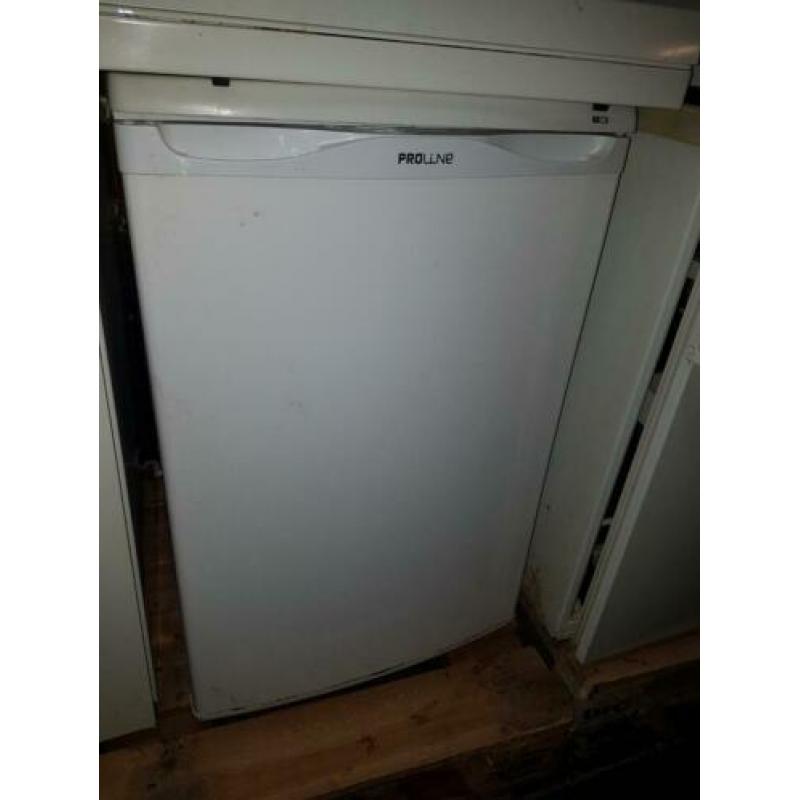 Koelkasten, diepvriezen, gasfornuisen en wasmachine