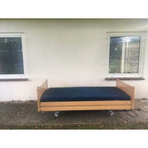 Hoog laag bed thuiszorg verpleegbed
