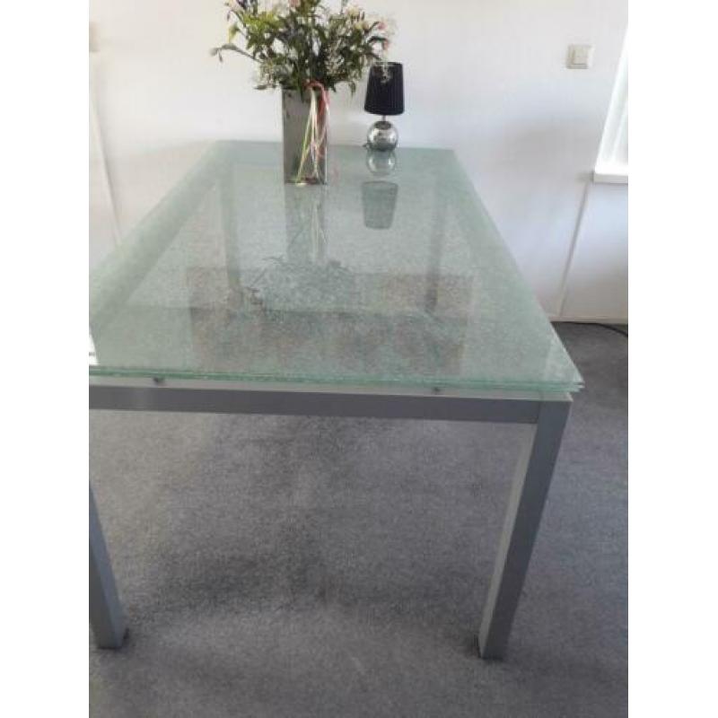 Moderne eetkamer tafel craquele glas 160 x 90