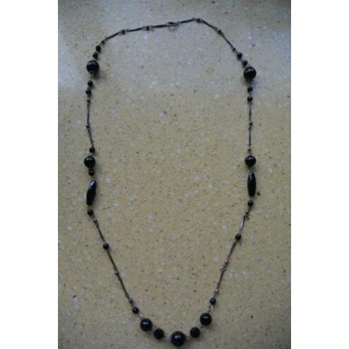 Mooie oude kralenketting zilver zwart