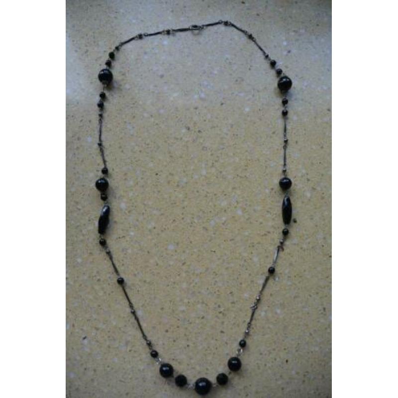 Mooie oude kralenketting zilver zwart
