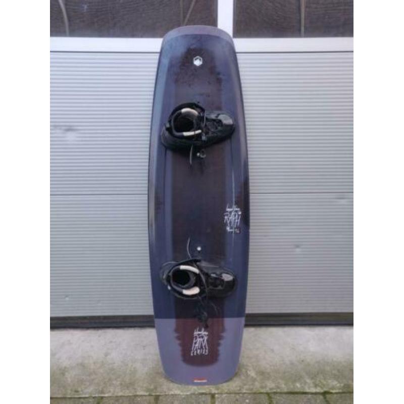 Liquid Force raph 146 met 4d flex binding maat 43-44