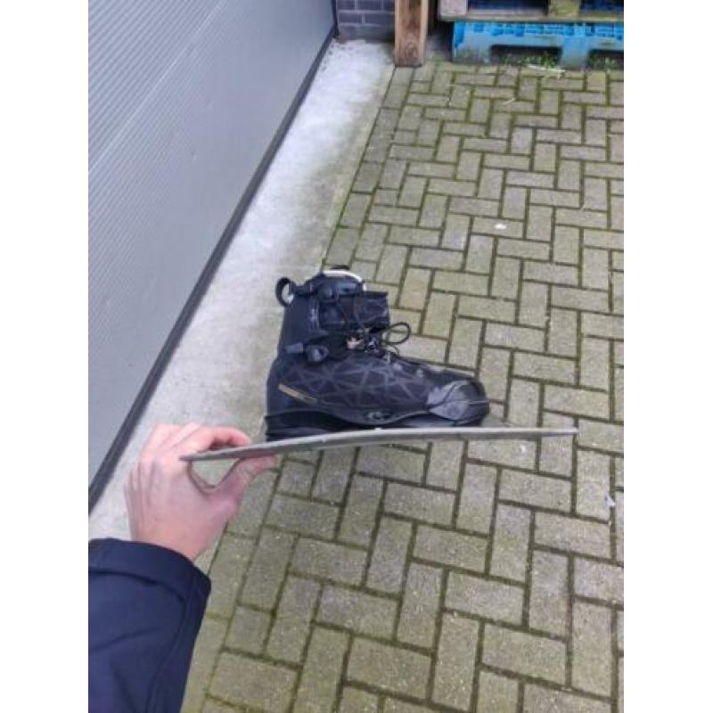 Liquid Force raph 146 met 4d flex binding maat 43-44