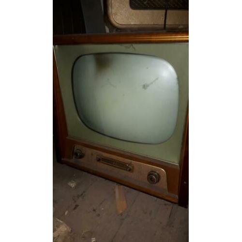 Een van de eerste zwart wit tv's