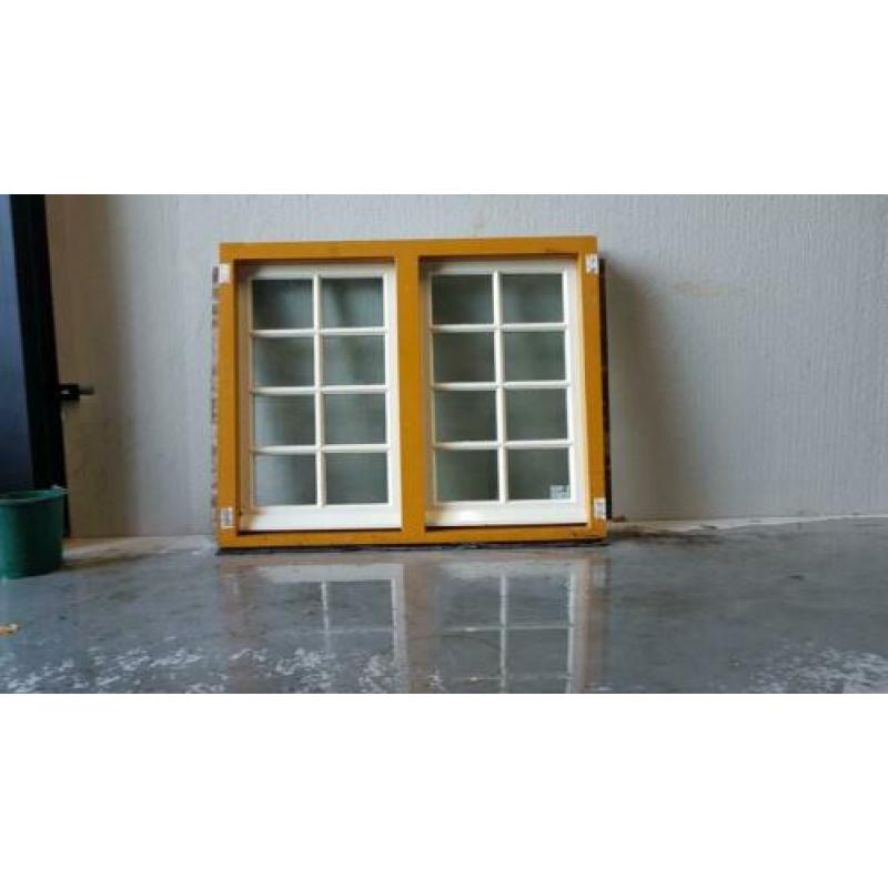 2 x dubbel kozijn waarvan 1 kantel kiep raam met trippel a