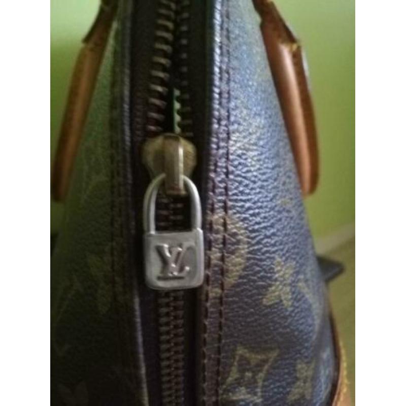 Louis Vuitton handtas