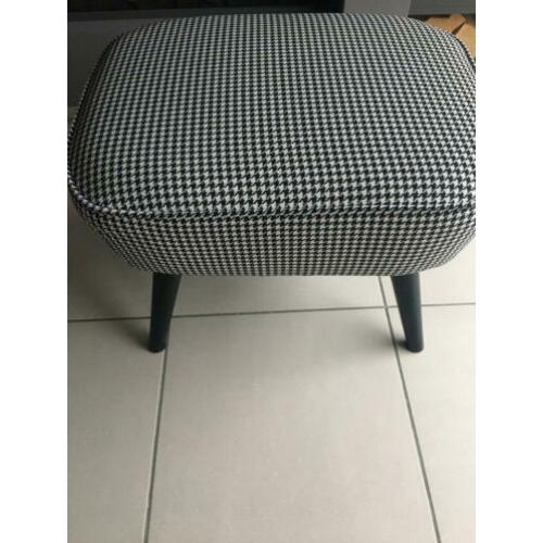 Woood ZGAN hocker/ kruk in pied de poule in model Sara.