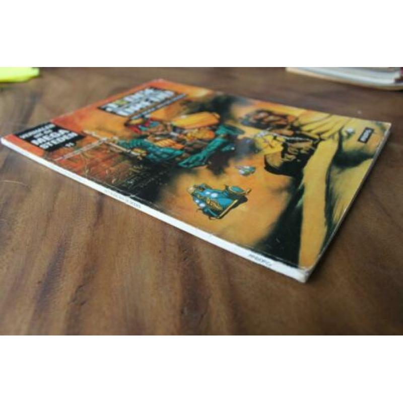 1 x Judge Dredd, sc
