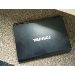 TOSHIBA Satellite L40
