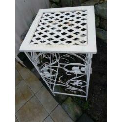 Metalen,tafel en bijzet tafel?? antiek ??