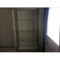 Vitrinekast met verlichting