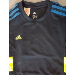Setje Adidas. Shirt en 2 sportbroekjes. XS 164 176