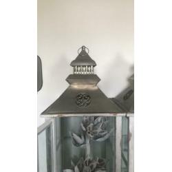 2 grote kandelaar/vitrine kasten