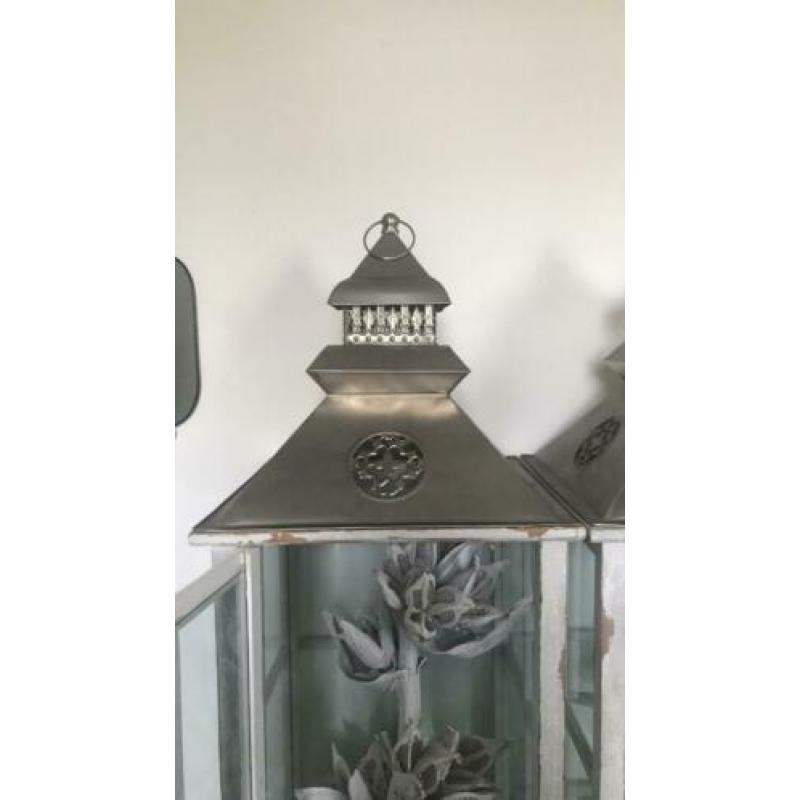 2 grote kandelaar/vitrine kasten