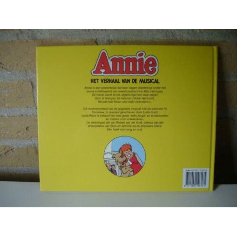 Het verhaal van de musical Annie ISBN 90-73715-00-8