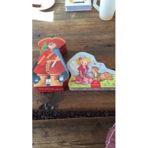 2 x puzzels, piraat en elfje, die spiegelburg en djeco.