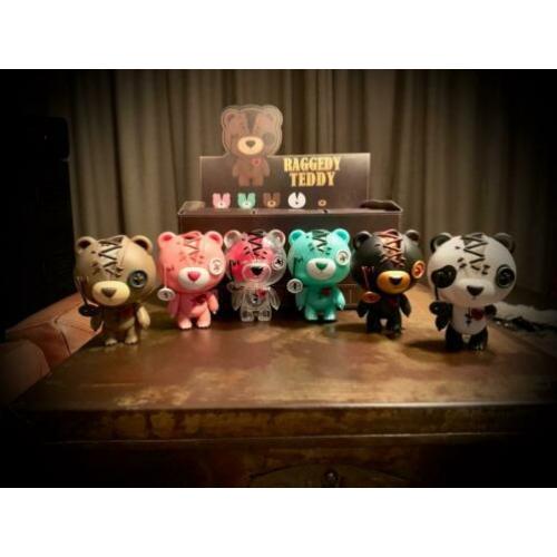Teddy teddybeer beer popje verzamel item designer toys pop