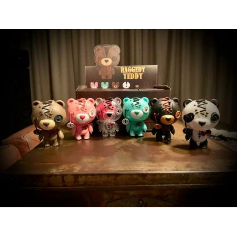 Teddy teddybeer beer popje verzamel item designer toys pop