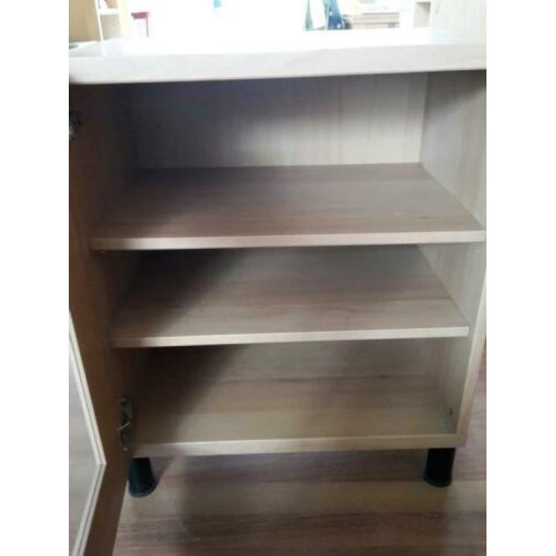 Ikea kast. Besta meubel. Tv kast. Glas in deur.